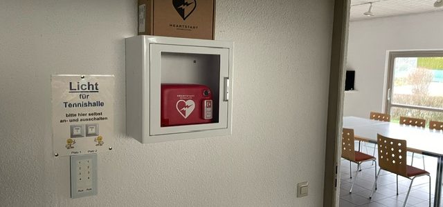 Neu! Defibrillator in Tennishalle installiert Neu! Defibrillator in Tennishalle installiert